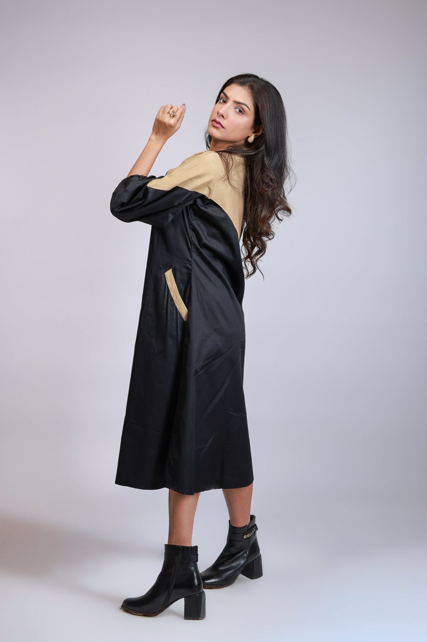 Geometric Horizon Zip Dress - aVynā