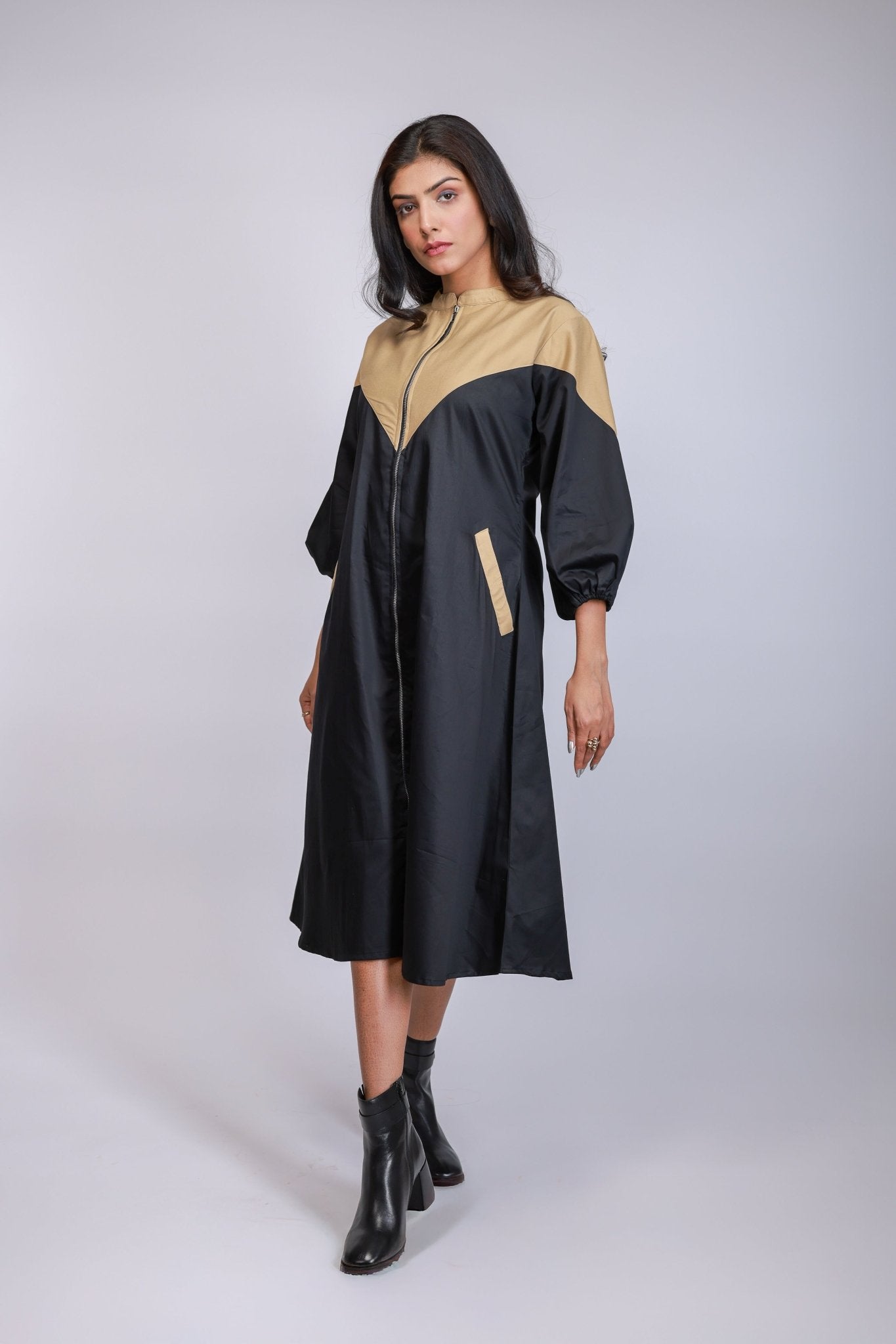 Geometric Horizon Zip Dress - aVynā