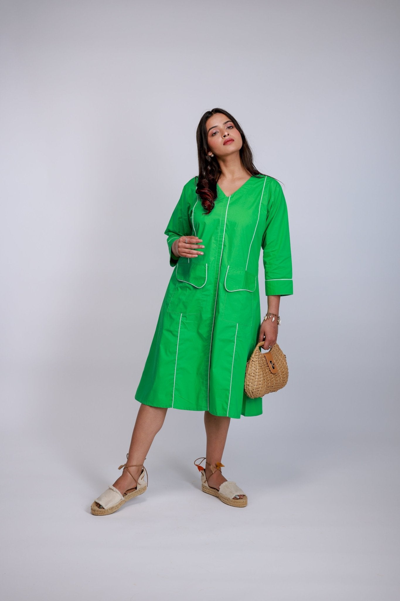 Green Contrast Piped Shirt Dress - aVynā