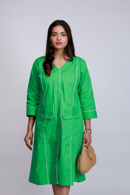 Green Contrast Piped Shirt Dress - aVynā